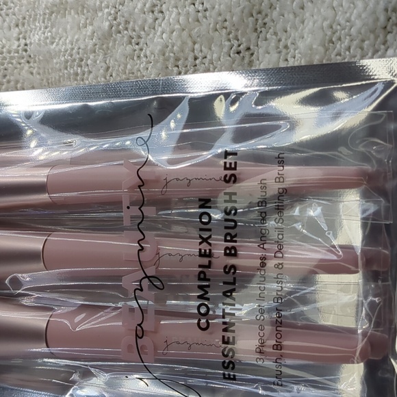 JAZMINE BEAUTY Complexion Brush Trio, Three Piece Brush Set - Picture 4 of 5